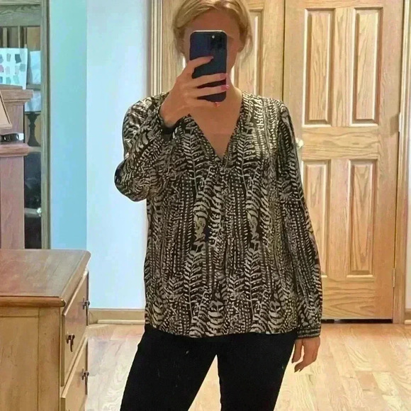 Joie Black/White 100% Silk Long Sleeve V-neck Blouse - Picture 9 of 12